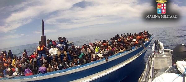 Akdeniz’de İtalya ile Libya arasında kalan bölgede İtalyan güvenlik güçleri son iki günde 6 bine yakın kaçak göçmeni kurtardı. - Sputnik Türkiye