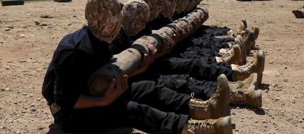 Özgür Suriye Ordusu'na bağlı (ÖSO) Birinci Alay’ın Halep’teki askeri eğitimleri. - Sputnik Türkiye