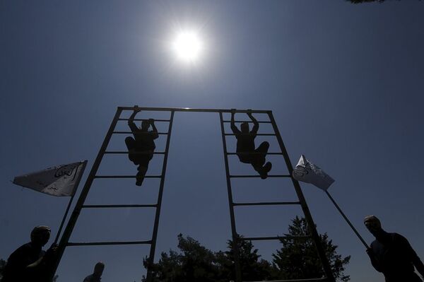 Özgür Suriye Ordusu'na bağlı (ÖSO) Birinci Alay’ın Halep’teki askeri eğitimleri.  - Sputnik Türkiye