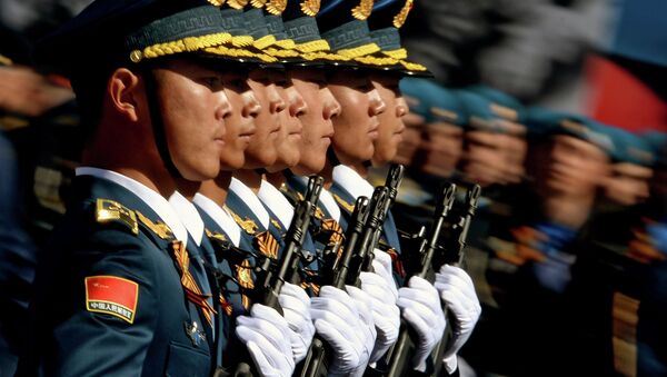 9 Mayıs Zafer Günü askeri geçit törenine katılan Çin Halk Kurtuluş Ordusu'na bağlı askerler - Sputnik Türkiye