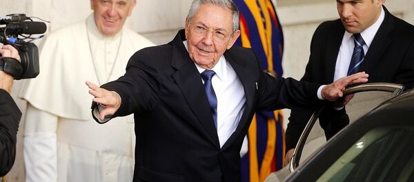 Küba lideri Raul Castro- Papa Franciscus - Sputnik Türkiye