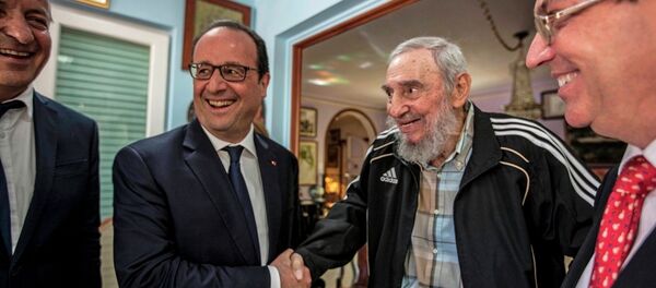 Fransa Cumhurbaşkanı François Hollande- Küba'nın eski lideri Fidel Castro Fransa Cumhurbaşkanı François Hollande- Küba'nın eski lideri Fidel Castro - Sputnik Türkiye