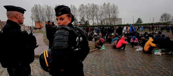 Avrupa'ya geçmeye çalışan kaçak göçmenler - Sputnik Türkiye