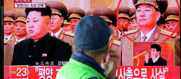 Güney Kore İstihbarat Servisi, Kuzey Kore Savunma Bakanı Hyon Yong Chol'un, ülkenin genç lideri Kim Jong Un'un da katıldığı bir toplantı sırasında ‘uyuyakaldığı' için geçen ay idam edildiğini öne sürdü. - Sputnik Türkiye