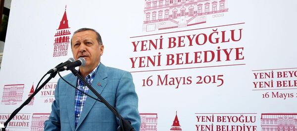 Cumhurbaşkanı Recep Tayyip Erdoğan, Şişhane'de düzenlenen Beyoğlu Belediyesi Hizmet Binası Açılış Törenine katılarak konuşma yaptı. - Sputnik Türkiye
