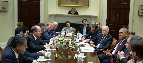 ABD Başkanı Barack Obama, Beyaz Saray'da, Başkan Yardımcısı Joe Biden  ile Irak Kürt Bölgesel Yönetimi (IKBY) Başkanı Mesud Barzani arasındaki görüşmeye katıldı. - Sputnik Türkiye