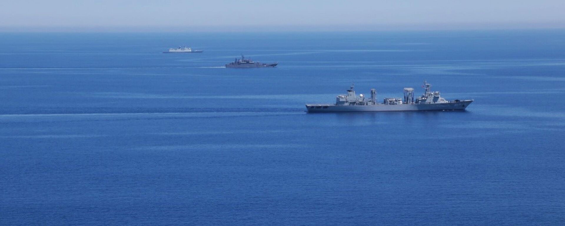  Rusya ve Çin'in Akdeniz'de gerçekleştirdiği 'Deniz İşbirliği 2015' adı verilen ortak tatbikata katılan Rus ve Çin savaş gemileri - Sputnik Türkiye, 1920, 12.04.2023
