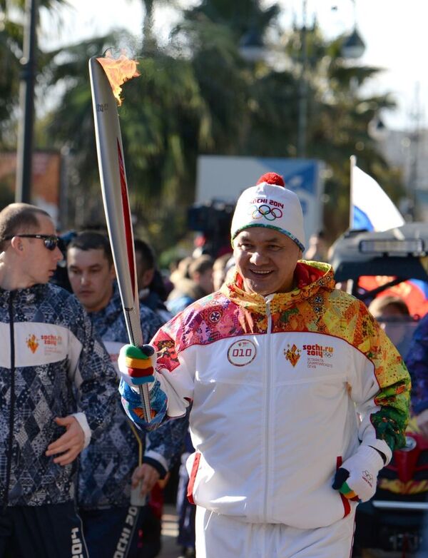 Sergey Şoygu Soçi'deki Olimpiyat Meşale Koşusu'na katılıyor - Sputnik Türkiye