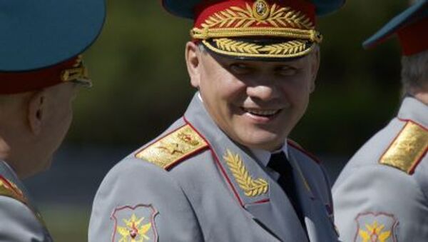 Savunma Bakanı Sergey Şoygu 9 Mayıs Zafer Günü arifesinde Kremlin Duvarı'ndaki Meçhul Asker Anıtı'na çelenk koyma törenine katılıyor - Sputnik Türkiye