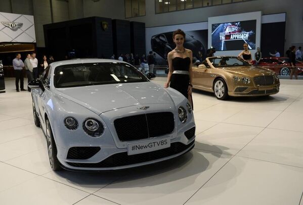 Bentley yeni GTV8S modeli. - Sputnik Türkiye