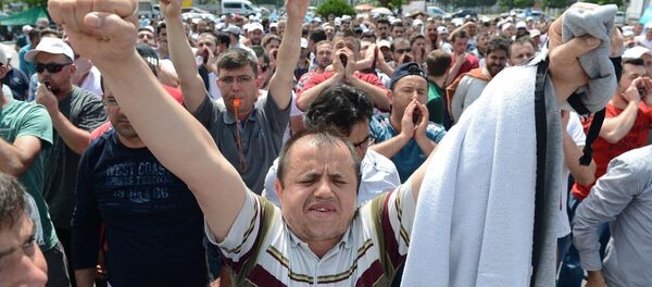 Bursa'daki otomotiv işçilerinin iş bırakma eylemi - Sputnik Türkiye