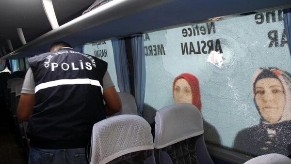 Diyarbakır'da AK Parti'nin seçim otobüsü - Sputnik Türkiye
