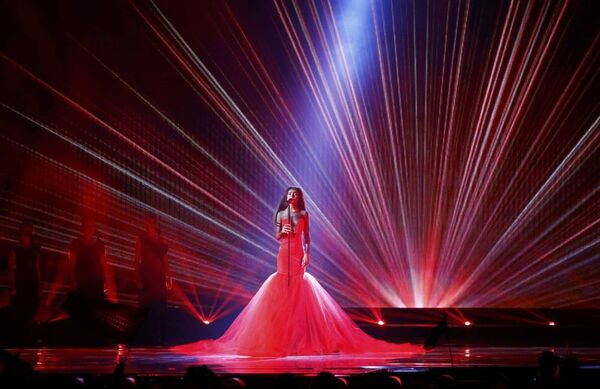 2015 Eurovision Şarkı Yarışması'nda Letonya'yı  temsil eden şarkıcı Aminata sahnede - Sputnik Türkiye