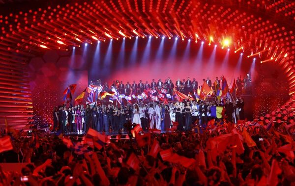 2015 Eurovision Şarkı Yarışması'nın tüm katılımcıları Viyana Stadthalle sahnesinde - Sputnik Türkiye