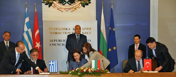 Türkiye, Bulgaristan ve Yunanistan arasında gerçek zamanlı bilgi paylaşımını içeren Polis ve Gümrük İşbirliği Ortak Temas Merkezi Kuruluş ve İşleyişi Anlaşması imzalandı. - Sputnik Türkiye
