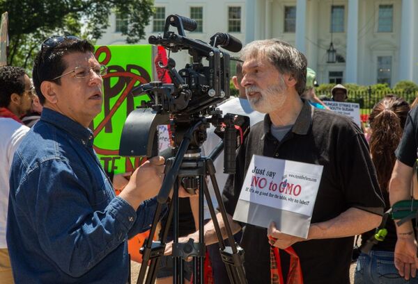 Washington'da GDO'nun doğaya ve insan sağlığına verdiği zararlara dikkat çekmek ve yasaklanmasını sağlamak amacıyla yapılan “Monsanto’ya Karşı Yürüyüş”ün katılımcıları - Sputnik Türkiye