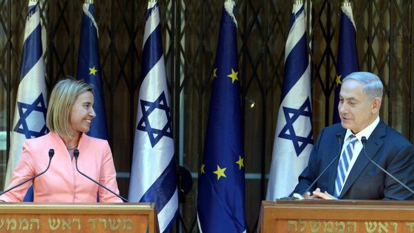 İsrail Başbakanı Benyamin Netanyahu ve AB Dışişleri ve Güvenlik Politikası Yüksek Temsilcisi Federica Mogherini - Sputnik Türkiye