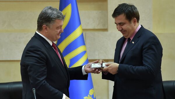 Ukrayna Devlet Başkanı Pyotr Poroşenko, eski Gürcistan Devlet Başkanı Mihail Saakaşvili - Sputnik Türkiye