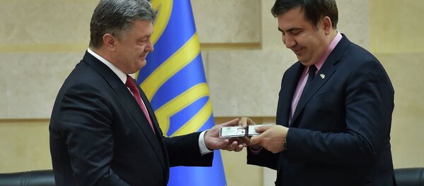 Ukrayna Devlet Başkanı Pyotr Poroşenko, eski Gürcistan Devlet Başkanı Mihail Saakaşvili Ukrayna Devlet Başkanı Pyotr Poroşenko, eski Gürcistan Devlet Başkanı Mihail Saakaşvili - Sputnik Türkiye