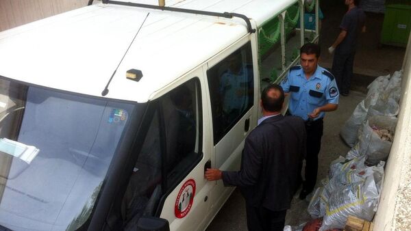 Turistleri taşıyan minibüs devrildi - Sputnik Türkiye