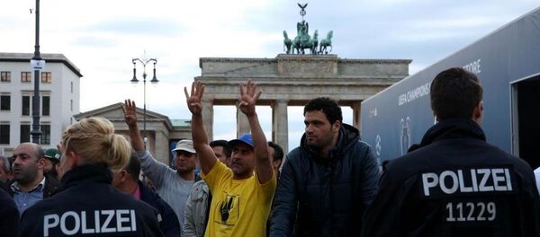 Mısır Cumhurbaşkanı Abdulfettah el Sisi, Almanya'da protestolarla karşılandı - Sputnik Türkiye