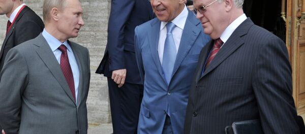 Rusya Devlet Başkanı Vladimir Putin, Rusya Dışişleri Bakanı Sergey Lavrov ve Rusya'nın AB Daimi Temsilcisi Vladimir Çijov Rusya Devlet Başkanı Vladimir Putin, Rusya Dışişleri Bakanı Sergey Lavrov ve Rusya'nın AB Daimi Temsilcisi Vladimir Çijov - Sputnik Türkiye