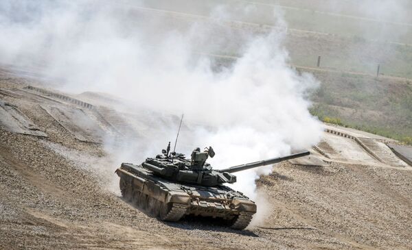 T-72B3 tankı, Moskova Bölgesi’nde Ordu-2015 uluslararası askeri teknik forumuna hazırlık kapsamında teçhizat sergisinde. - Sputnik Türkiye