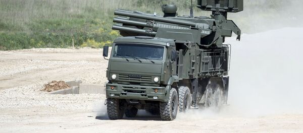 Kamaz-6560 üzerinde Pantsir-S uçaksavar füze ve top sistemi, Moskova Bölgesi’nde teçhizat sergisi sırasında. - Sputnik Türkiye