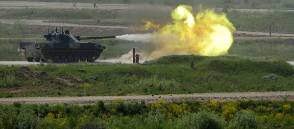 Sprut-SD tanksavar top ile donatılmış kundağı motorlu topçu sistemi, Moskova Bölgesi’nde teçhizat sergisi sırasında. - Sputnik Türkiye