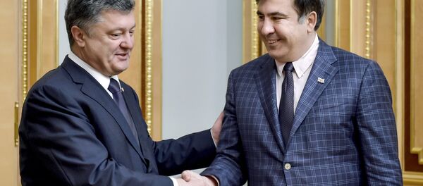 Ukrayna Devlet Başkanı Pyotr Poroşenko ve eski Gürcistan Devlet Başkanı Mihail Saakaşvili - Sputnik Türkiye