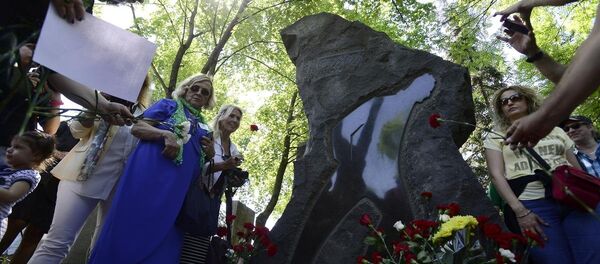 Nazım Hikmet, ölümünün 52'inci yılında Rusya'nın başkenti Moskova'daki mezarı başında anıldı. - Sputnik Türkiye