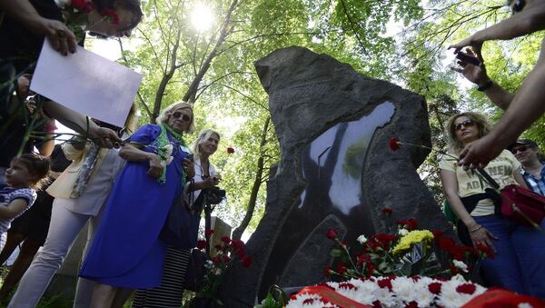 Nazım Hikmet, ölümünün 52'inci yılında Rusya'nın başkenti Moskova'daki mezarı başında anıldı. - Sputnik Türkiye