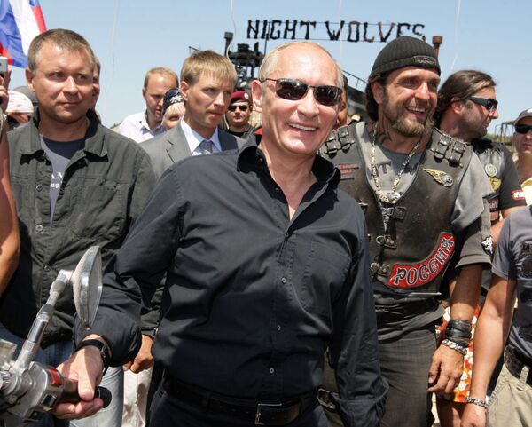 Vladimir Putin, 2010 Sivastopol Motosiklet Şovu'nda - Sputnik Türkiye