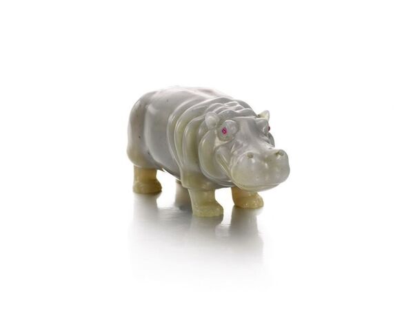 Değerli taştan bir hipopotam figürü. 20. yüzyılın ilk yıllarında Rus bir sanatçının eseri olabileceği düşünülüyor. - Sputnik Türkiye