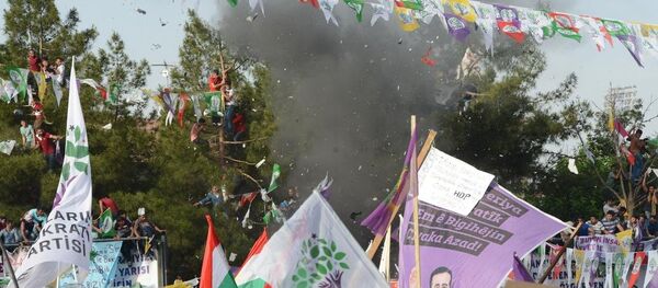 HDP'nin Diyarbakır mitingi sırasında meydana gelen patlamalarda 4 kişi hayatını kaybetti. - Sputnik Türkiye