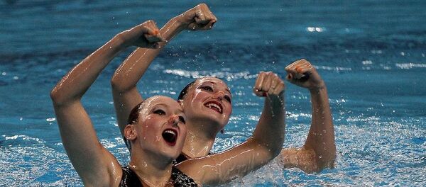 Avrupa Oyunları yüzme düet finalinde Rus sporcular Valeriya Filenkova ve Daria Kulagina - Sputnik Türkiye