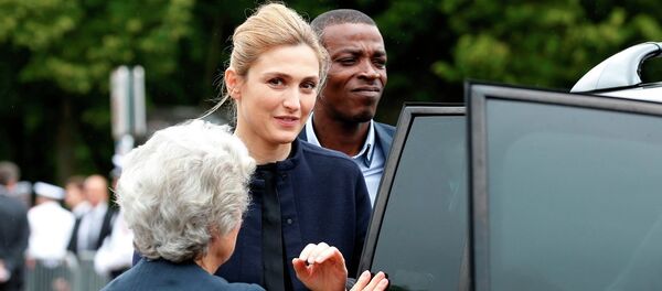 Fransız oyuncu Julie Gayet - Sputnik Türkiye
