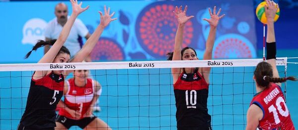 Bakü 2015 1. Avrupa Oyunları'nda mücadele eden Türkiye Kadınlar Voleybol Milli Takımı, Azerbaycan ile karşılaştı. - Sputnik Türkiye