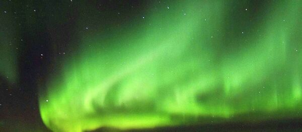 Kutup ışıkları yer değiştirdi, izleyenleri büyüledi - Sputnik Türkiye