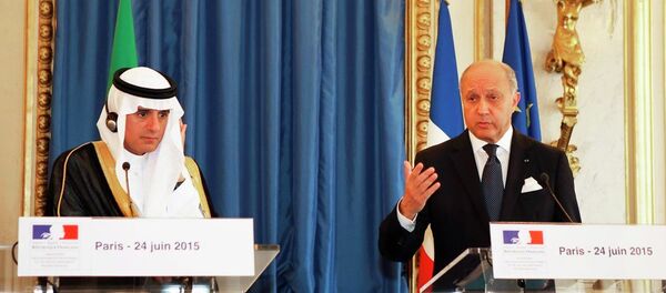 Laurent Fabius & Muhammed bin Salman el-Suud - Sputnik Türkiye