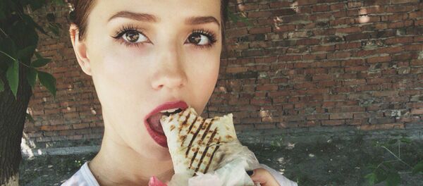 Dürümcü kız - Sputnik Türkiye