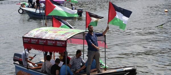 Filistinliler, Gazze'ye yardım taşıyan filoların engellenmesini protesto ediyor - Sputnik Türkiye