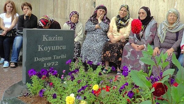 Kazım Koyuncu, ölümünün 10'uncu yılında mezarı başında anıldı - Sputnik Türkiye