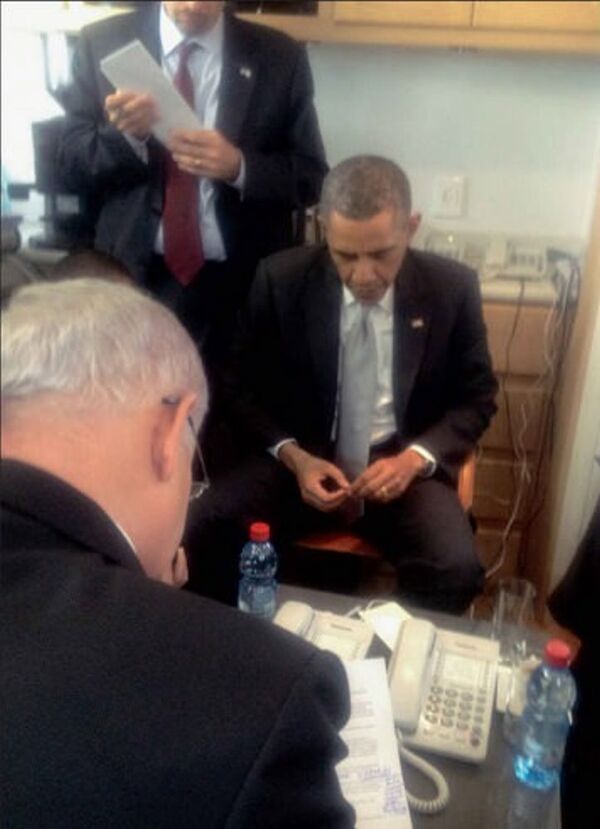 ABD’de 2009- 2013 arası görev yapan Oren, Obama nezaretinde gerçekleşen özür anının fotoğrafını da paylaştı.  - Sputnik Türkiye