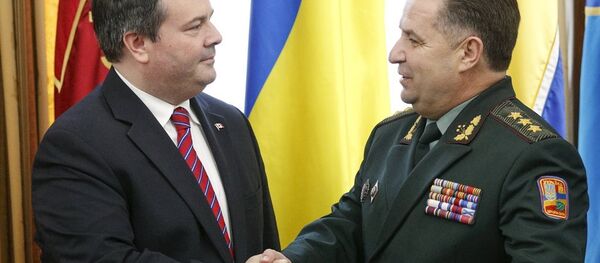 Ukrayna Savunma Bakanı Stepan Poltorak - Kanadalı mevkidaşı Jason Kenney - Sputnik Türkiye