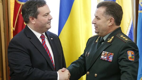 Ukrayna Savunma Bakanı Stepan Poltorak - Kanadalı mevkidaşı Jason Kenney - Sputnik Türkiye