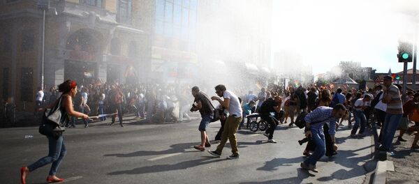 Taksim'de LGBT yürüyüşü Taksim'de LGBT yürüyüşü - Sputnik Türkiye