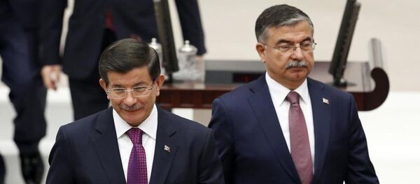 Ahmet Davutoğlu, İsmet Yılmaz Ahmet Davutoğlu, İsmet Yılmaz - Sputnik Türkiye