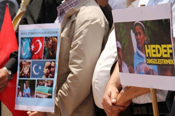 Çin’in Uygur Türkleri'ne baskı yaptığını ileri süren gruptan protesto gösterisi - Sputnik Türkiye