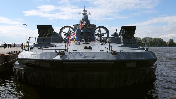 Yevgeniy Koçeşkov hava yastıklı çıkarma gemisi, Sankt-Petersburg Uluslararası Denizcilik Savunma Fuarı’nda - Sputnik Türkiye